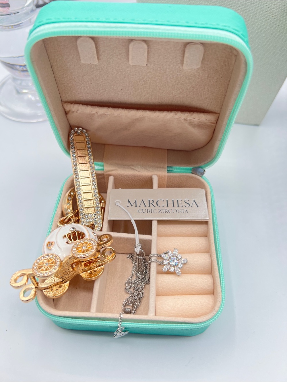 Marchesa NWT Silver Snowflake Necklace with Travel Case and Carriage Charm/Keych - Picture 2 of 5